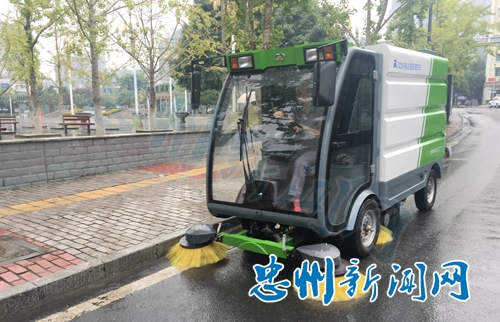 多功能纯电动环保节能清扫车在重庆忠县服役