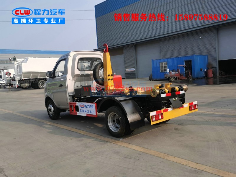 長安小型勾臂式垃圾車制造廠.jpg