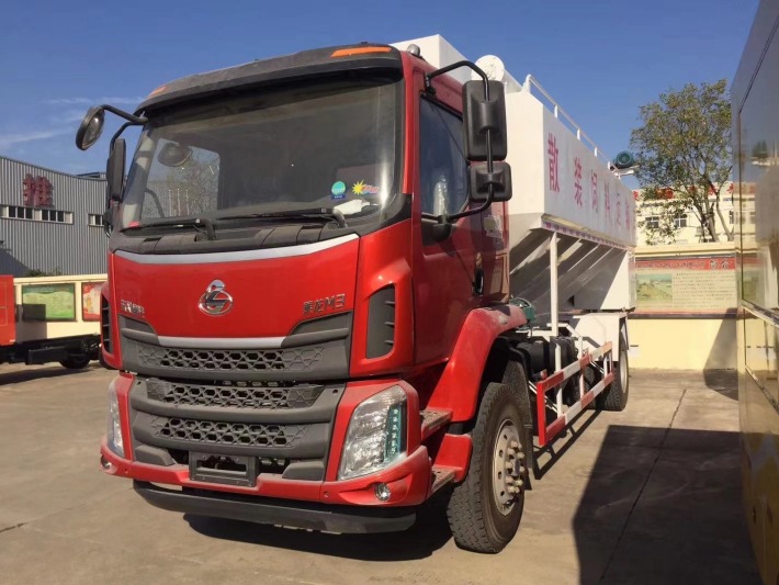 东风柳汽28方散装饲料运输车