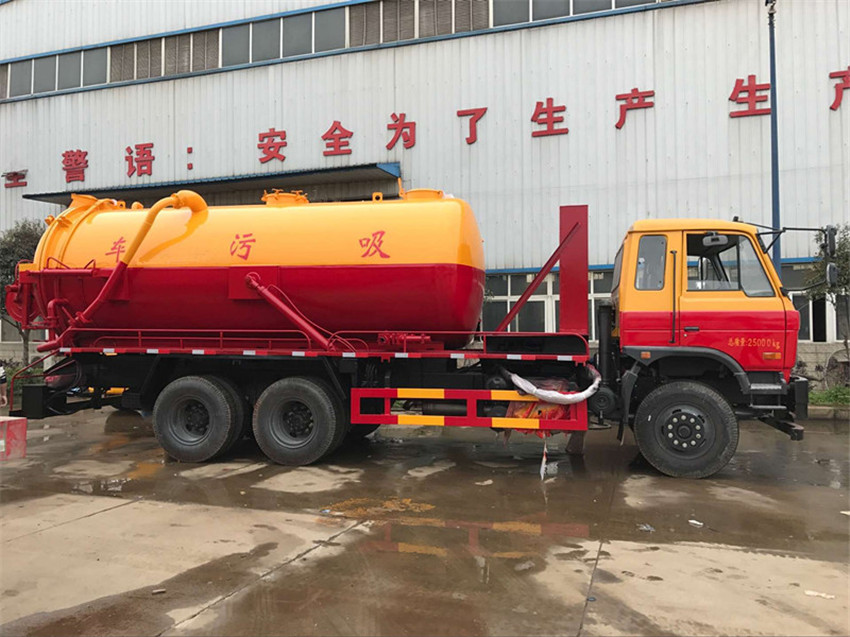 东风153后双桥吸污车