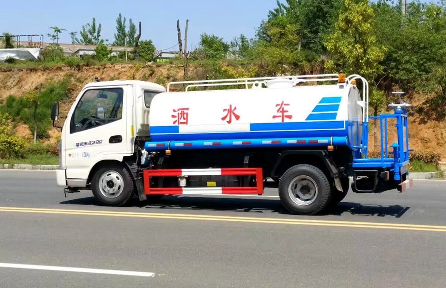 凯马5吨洒水车