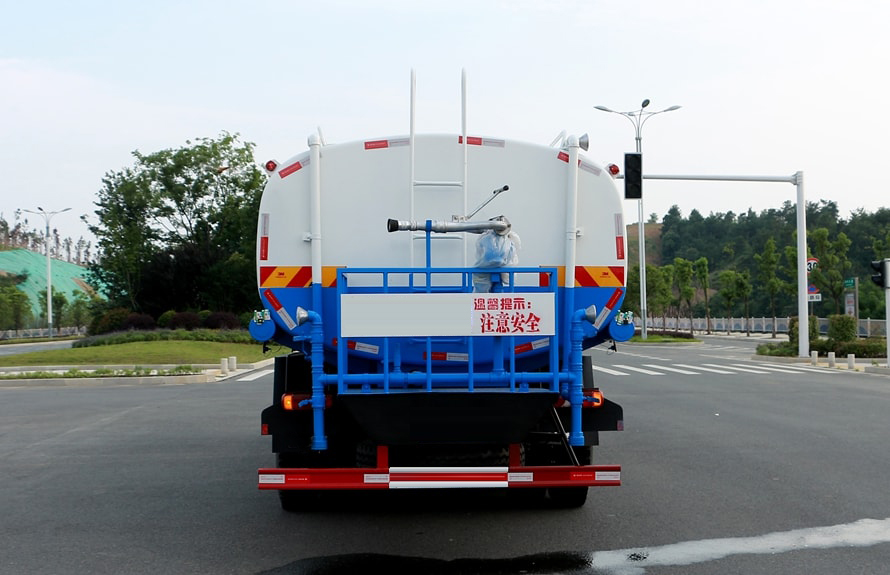 东风新款153 20吨洒水车