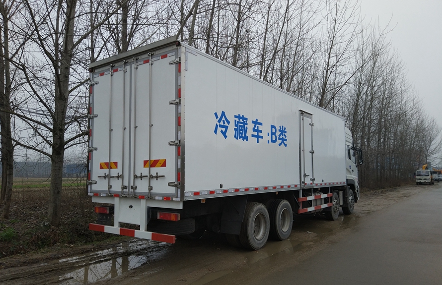 东风天龙9.6米冷藏车