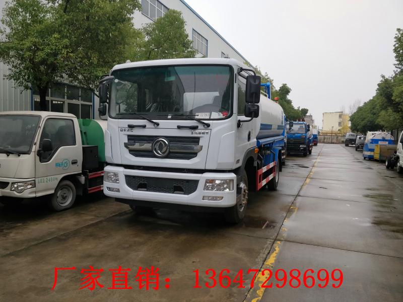 东风多利卡D9 12方洒水车