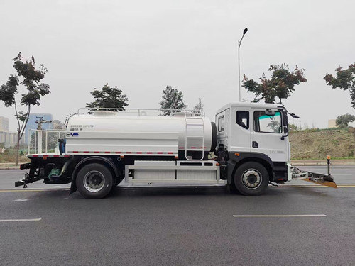 CL5180GXSBEV型纯电动路面清洗车