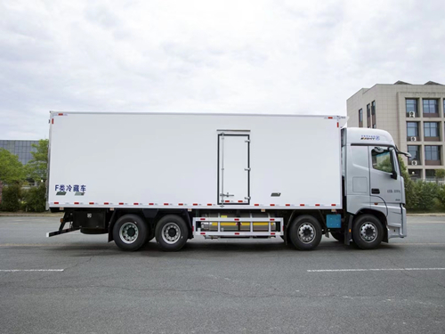 9.6米福田天然气冷藏车