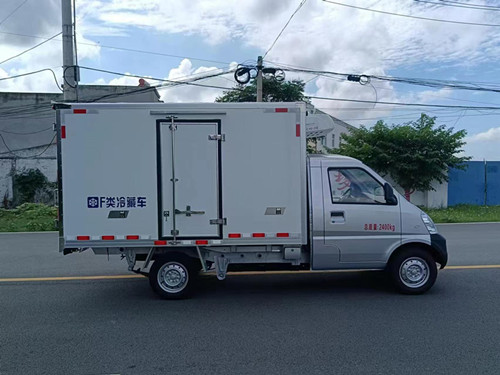 五菱小型电动冷藏车