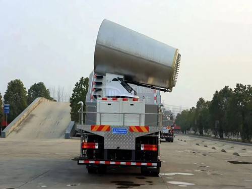 解放电动抑尘车