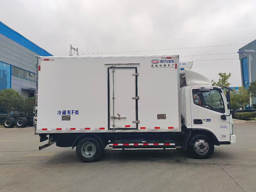 福田4.2米纯电动冷藏车