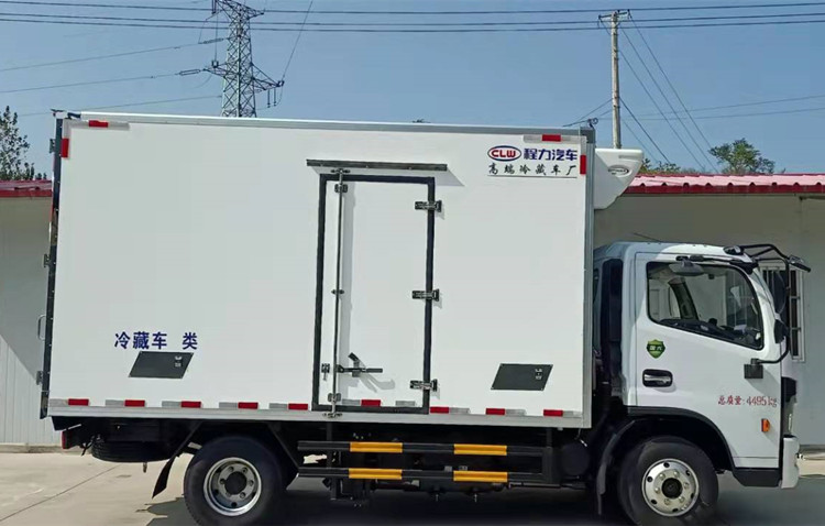 4.2米東風福瑞卡油電混動新能源冷藏車