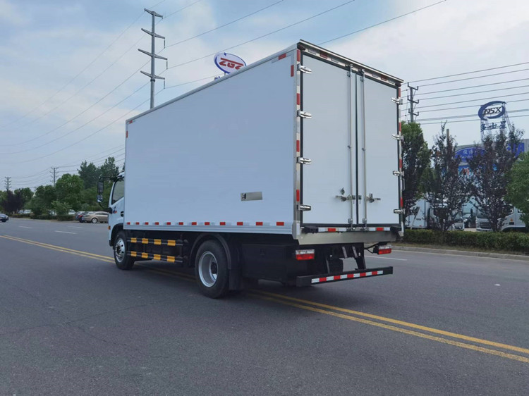 5米4东风凯普特黄牌冷藏车195马力