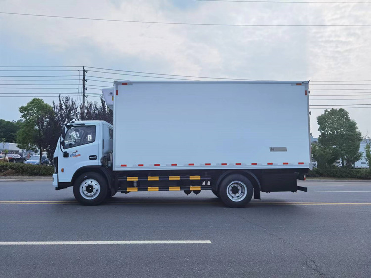 5米4东风凯普特黄牌冷藏车195马力