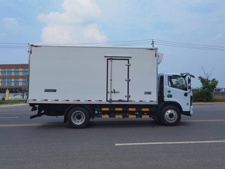 5米4东风凯普特黄牌冷藏车195马力