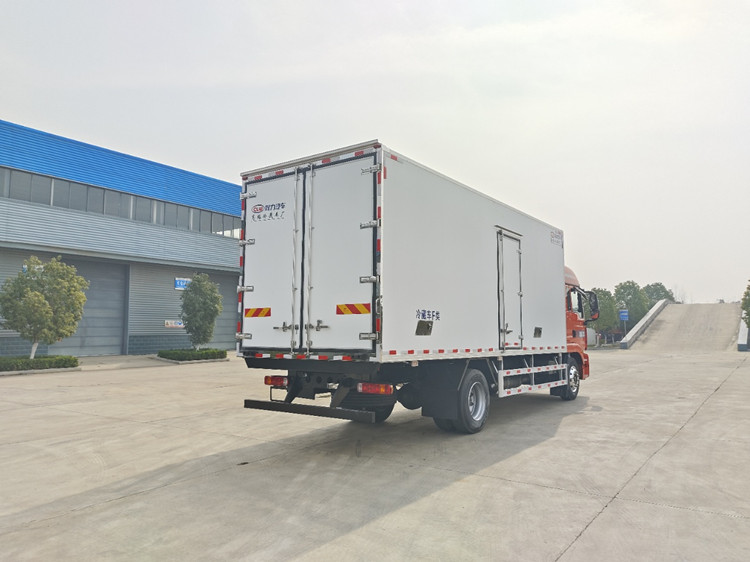 重汽汕德卡新款 G5S 豪华版单桥 6.8米冷藏车价格