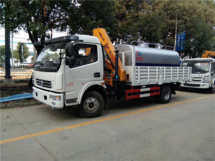 3.2噸折疊隨車吊 帶灑水系統(tǒng)