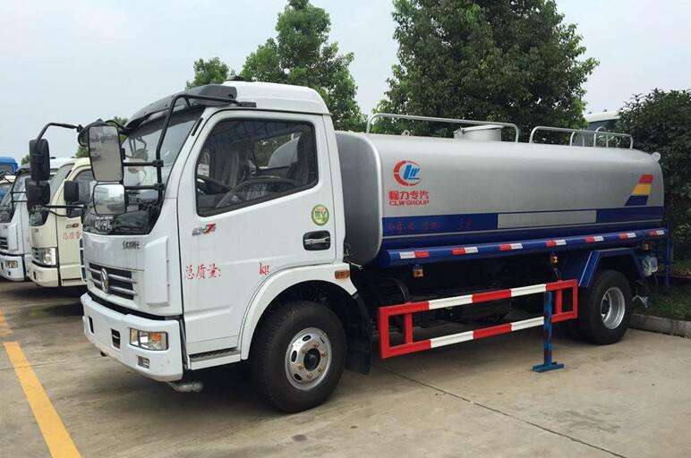 15方洒水车 东风D9