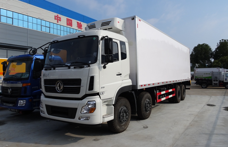 东风天龙9.6米冷藏车