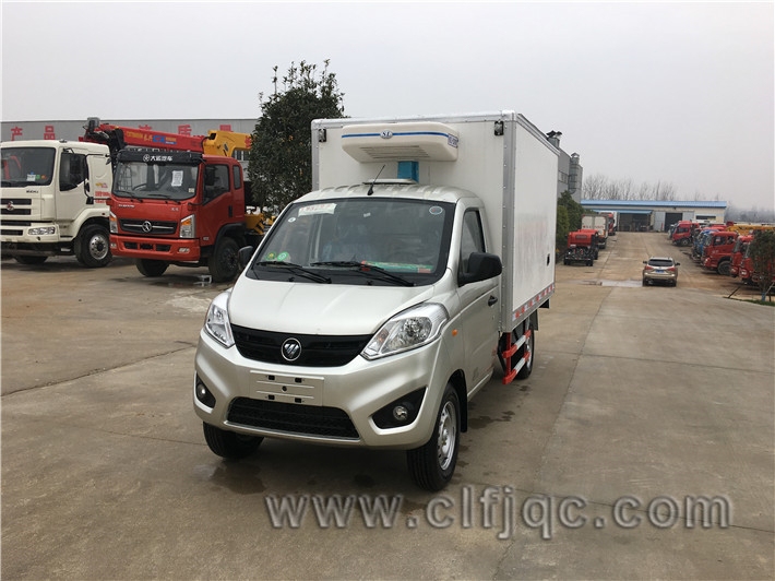 福田伽途2.8米肉钩冷藏车