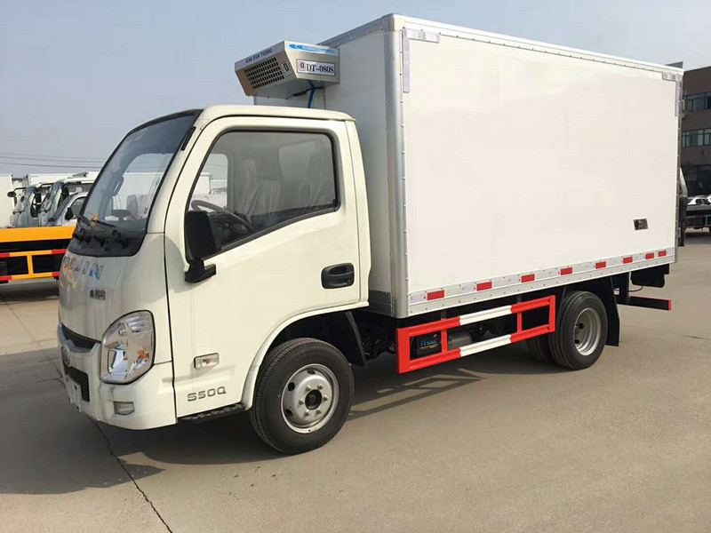 国六跃进汽油冷藏车