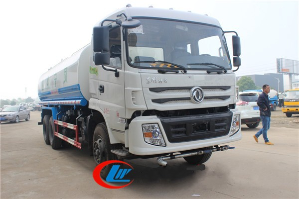 东风特商153后双桥洒水车（16方）
