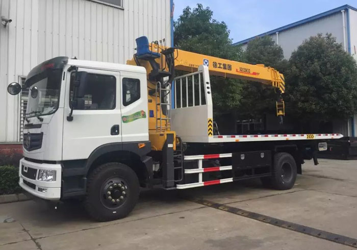 东风D9带吊清障车