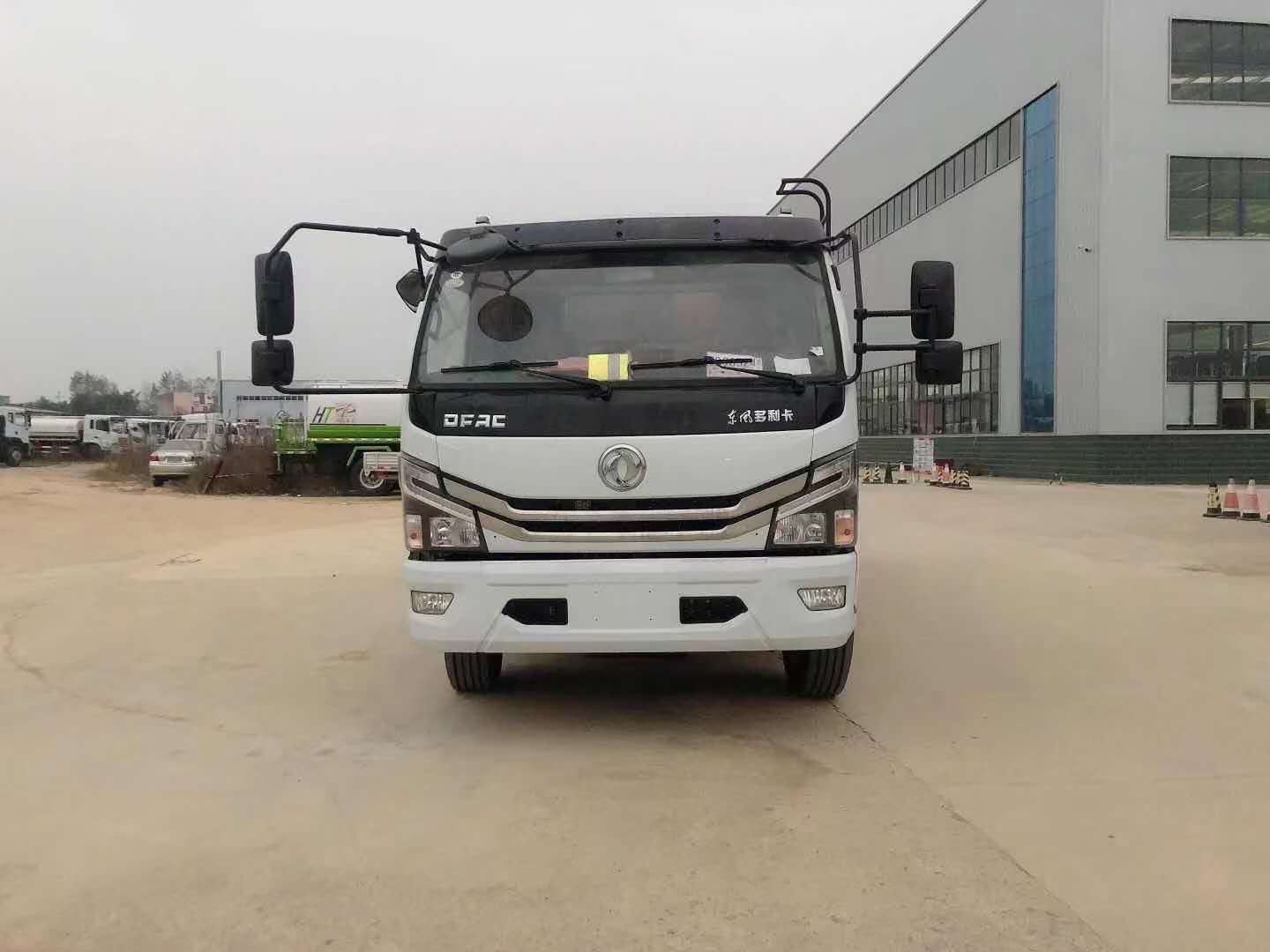 8方东风大多利卡压缩垃圾车(240L可装110桶)