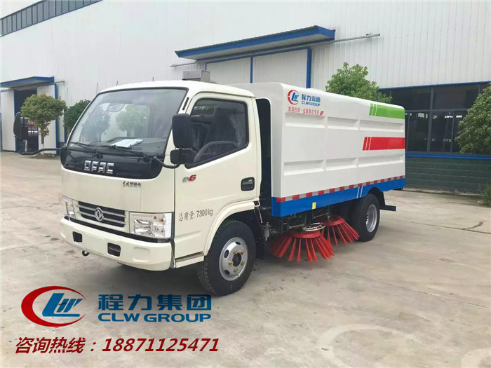 东风小多利卡扫路车（6方）