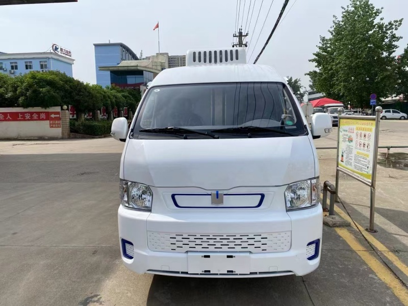 吉利远程 E6 纯电动面包冷藏车