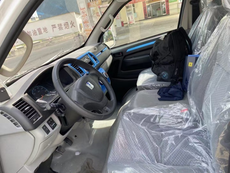 吉利远程 E6 纯电动面包冷藏车