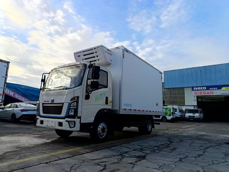 (4.2米）重汽豪沃纯电动冷藏车