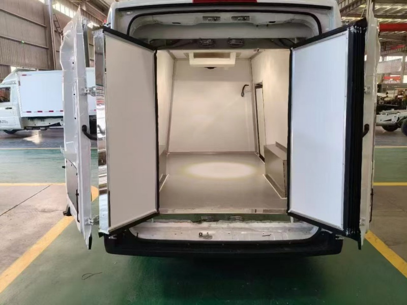 福田风景i7/i9纯电动面包冷藏车