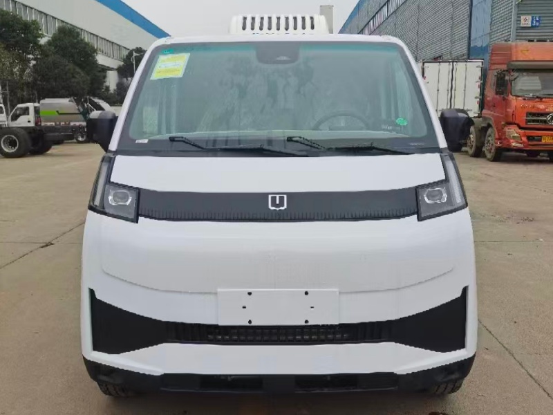 吉利 V8E纯电面包冷藏车