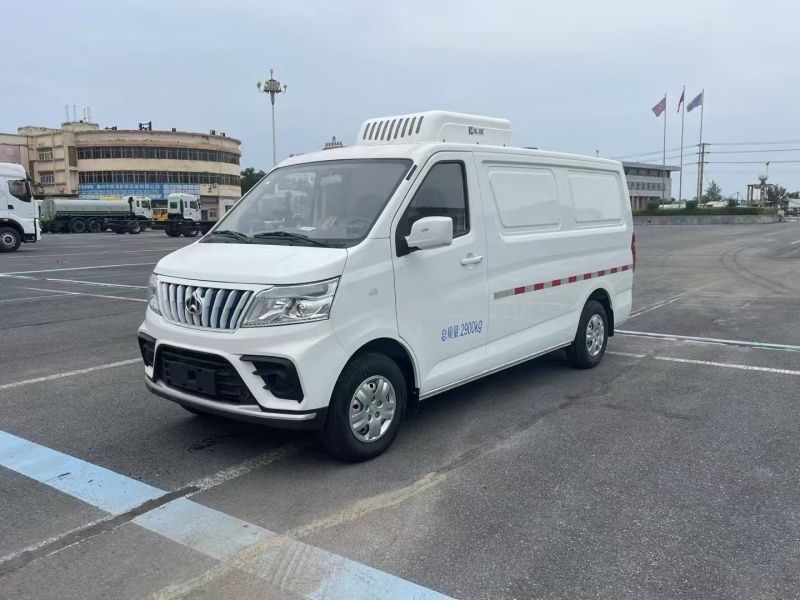 长安睿行EM80纯电面包冷藏车