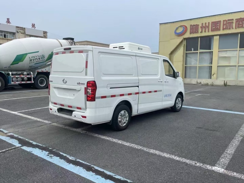 长安睿行EM80纯电面包冷藏车
