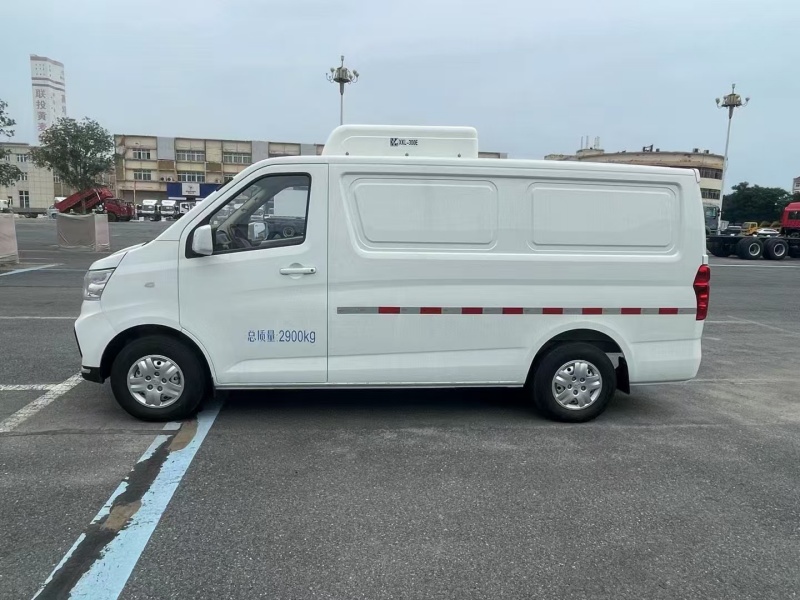 长安睿行EM80纯电面包冷藏车