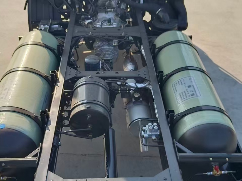 (4.2米）飞碟奥驰CNG天然气冷藏车