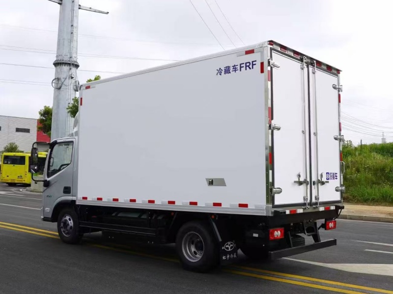 （4.2米）福田欧马可CNG冷藏车