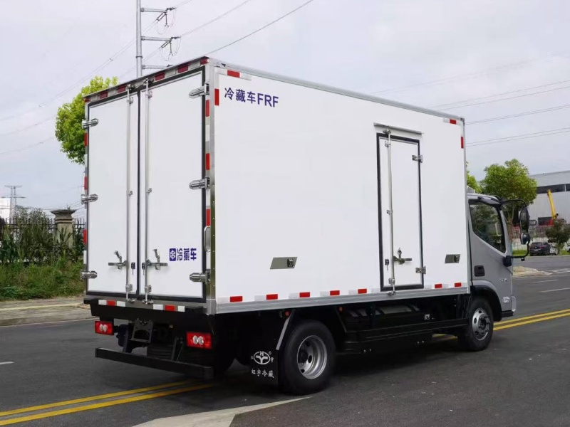 （4.2米）福田欧马可CNG冷藏车