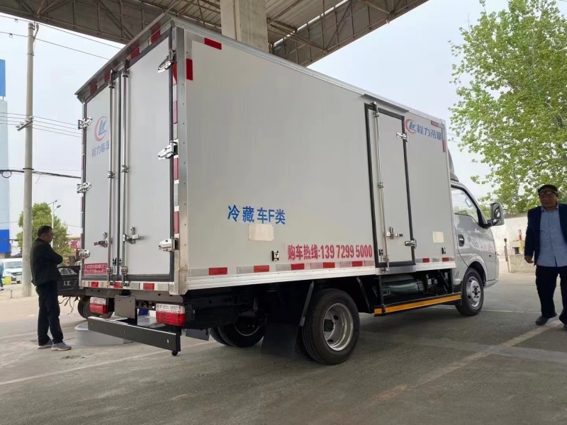 （3.7米）东风途逸天然气3.7米冷藏车