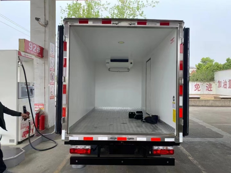 （3.7米）东风途逸天然气3.7米冷藏车