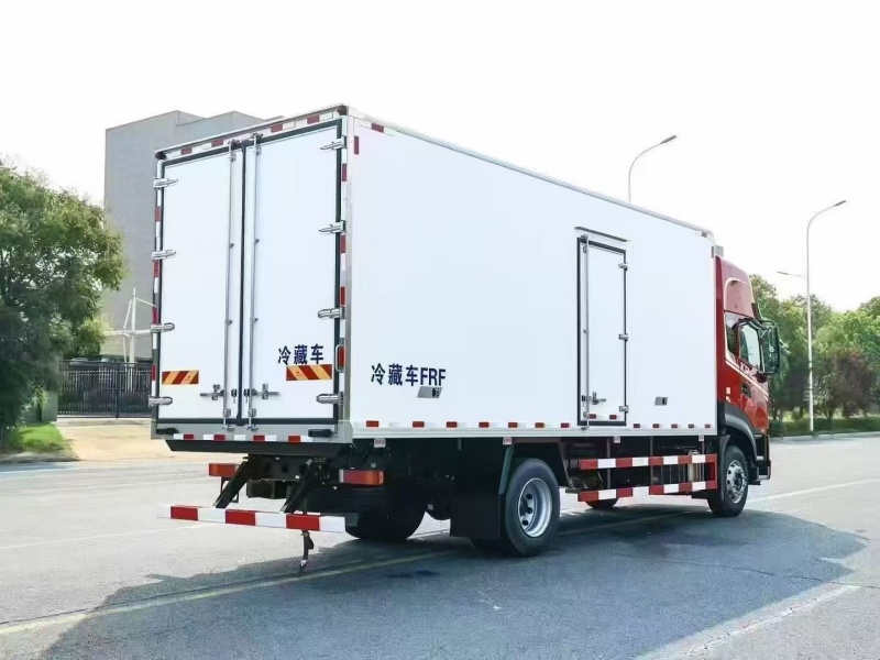 (6.8米）东风天锦LNG天然气冷藏车