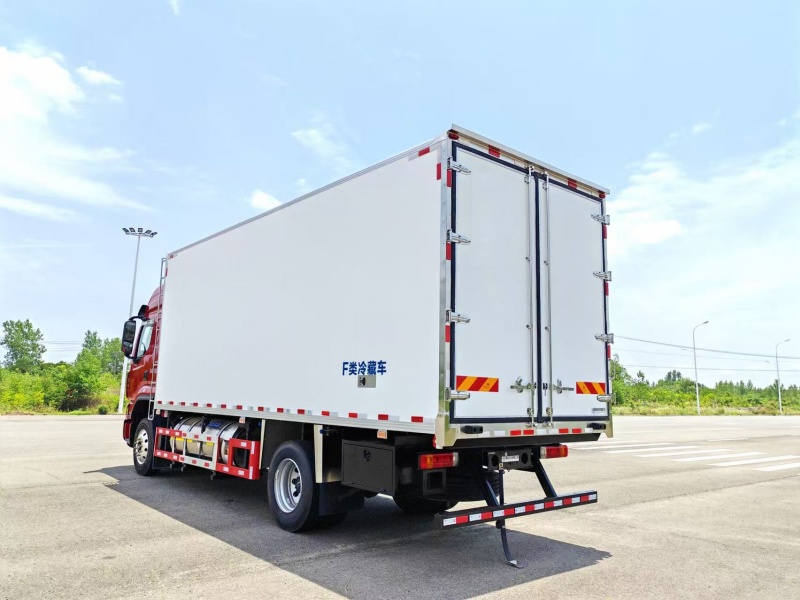 (6.8米）柳汽乘龙LNG天然气冷藏车
