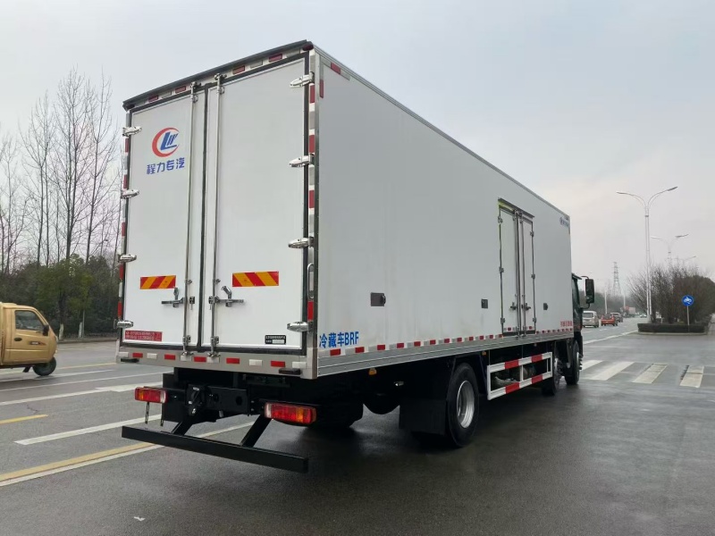 （9.6米）福田欧曼小三轴LNG天然气冷藏车