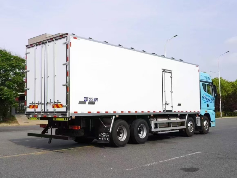 (9.6米）解放JH6四轴LNG天然气冷藏车