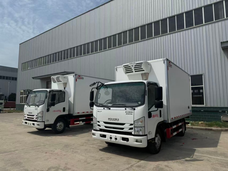 庆铃五十铃KV100蓝牌4米2冷藏车