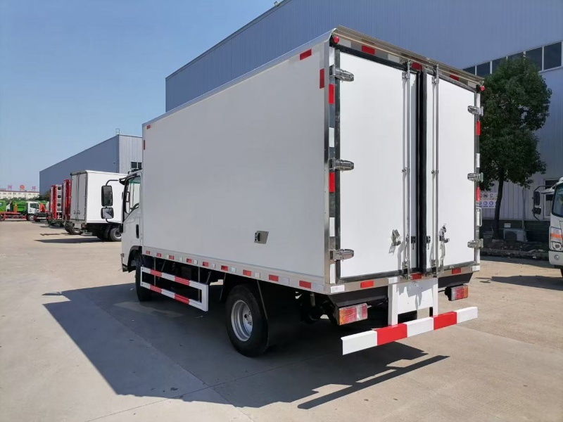 庆铃五十铃KV100蓝牌4米2冷藏车