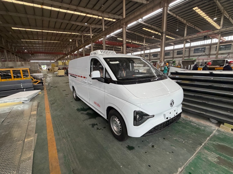 东风福瑞通V8E纯电动面包冷藏车