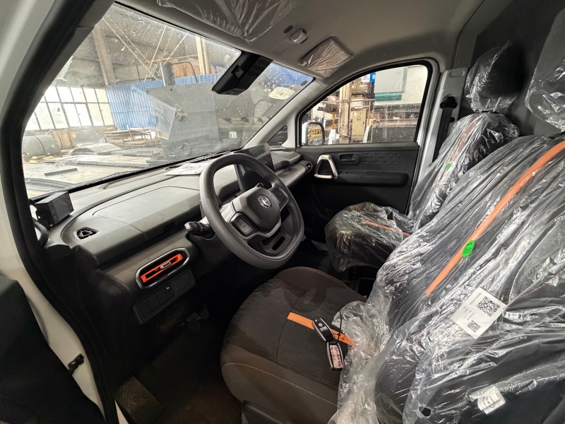 东风福瑞通V8E纯电动面包冷藏车