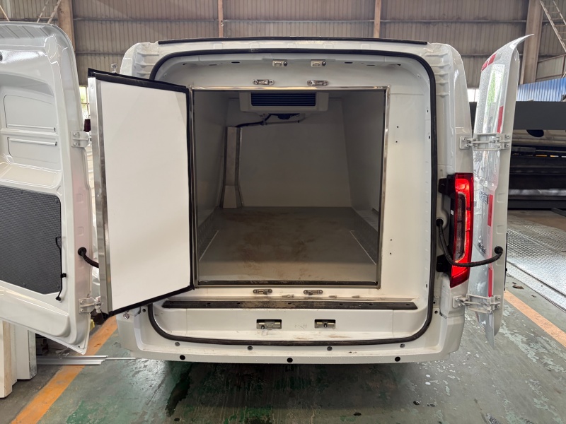 东风福瑞通V8E纯电动面包冷藏车