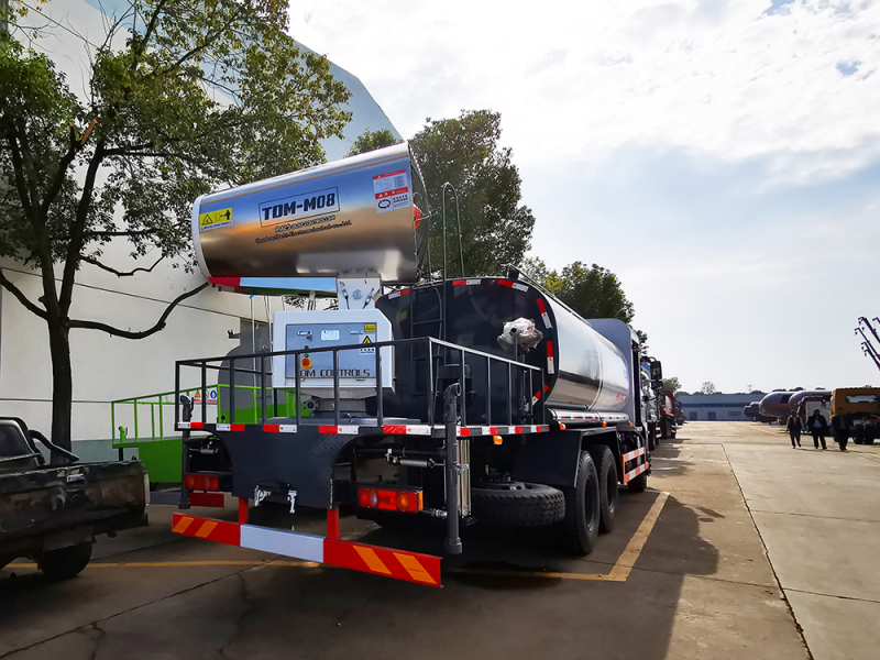 东风专底后双桥喷雾消毒车/消毒车价格和降尘洒水车资料